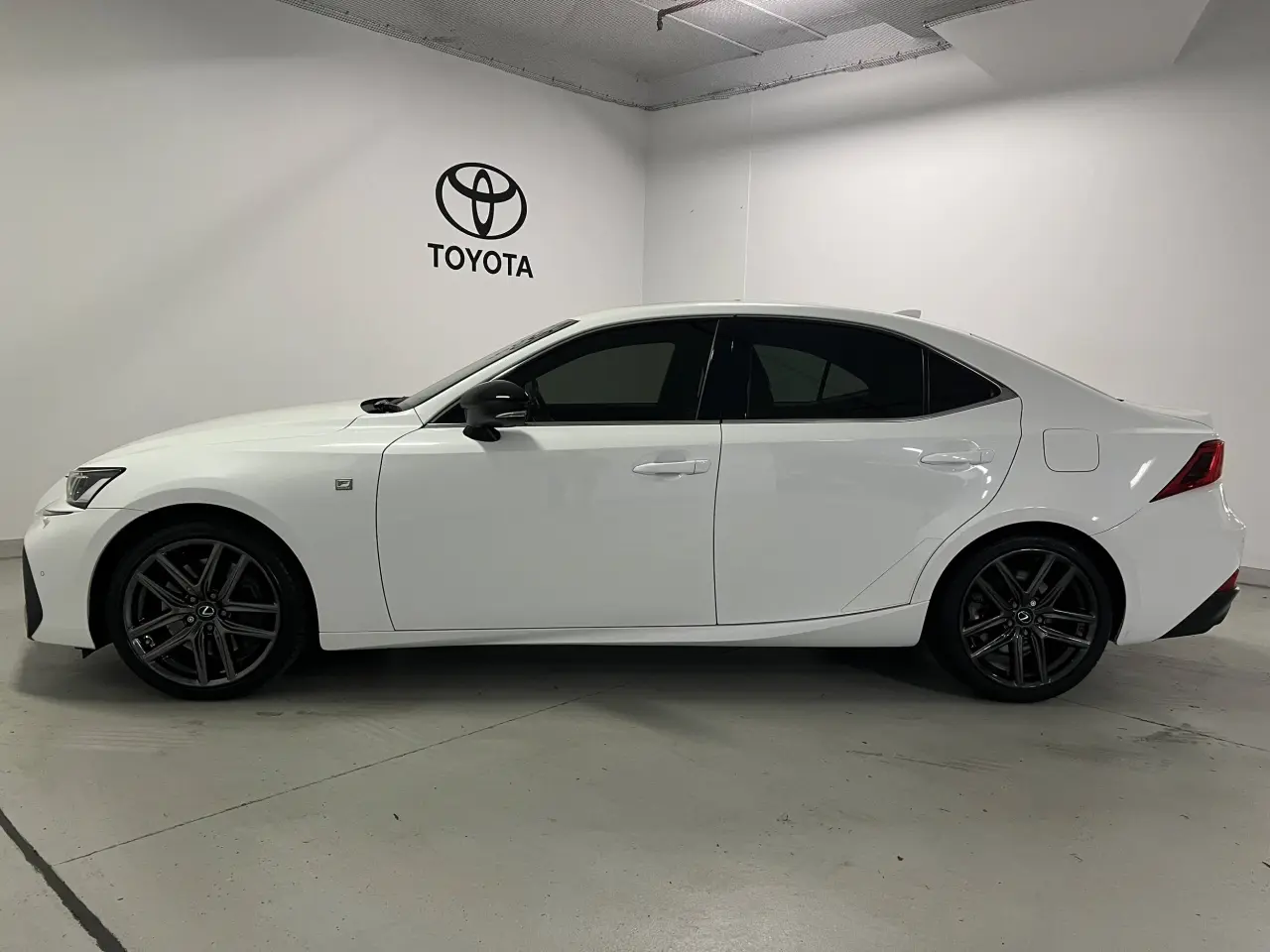 2020 LEXUS IS300 Gallery Image 9