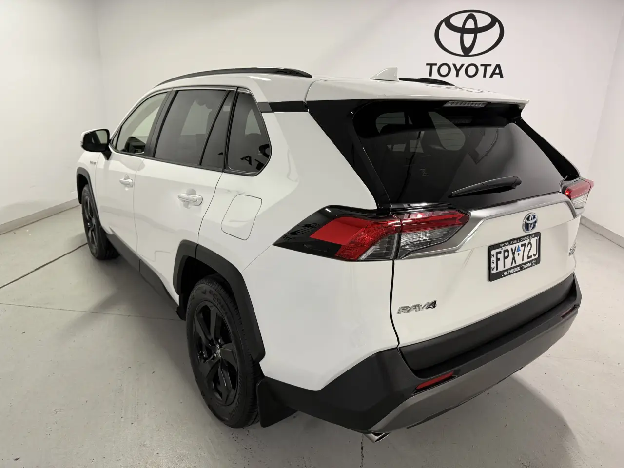 2021 TOYOTA RAV4 HYBRID Gallery Image 9