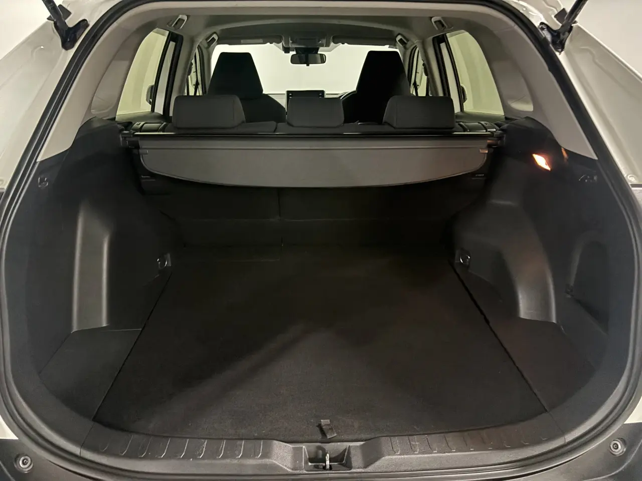 2021 TOYOTA RAV4 HYBRID Gallery Image 11