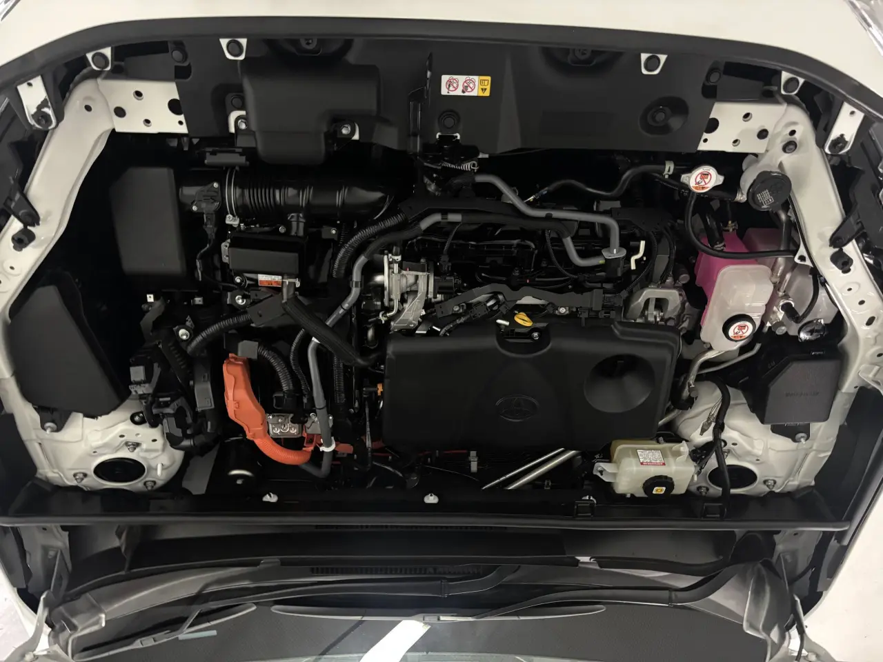 2021 TOYOTA RAV4 HYBRID Gallery Image 18