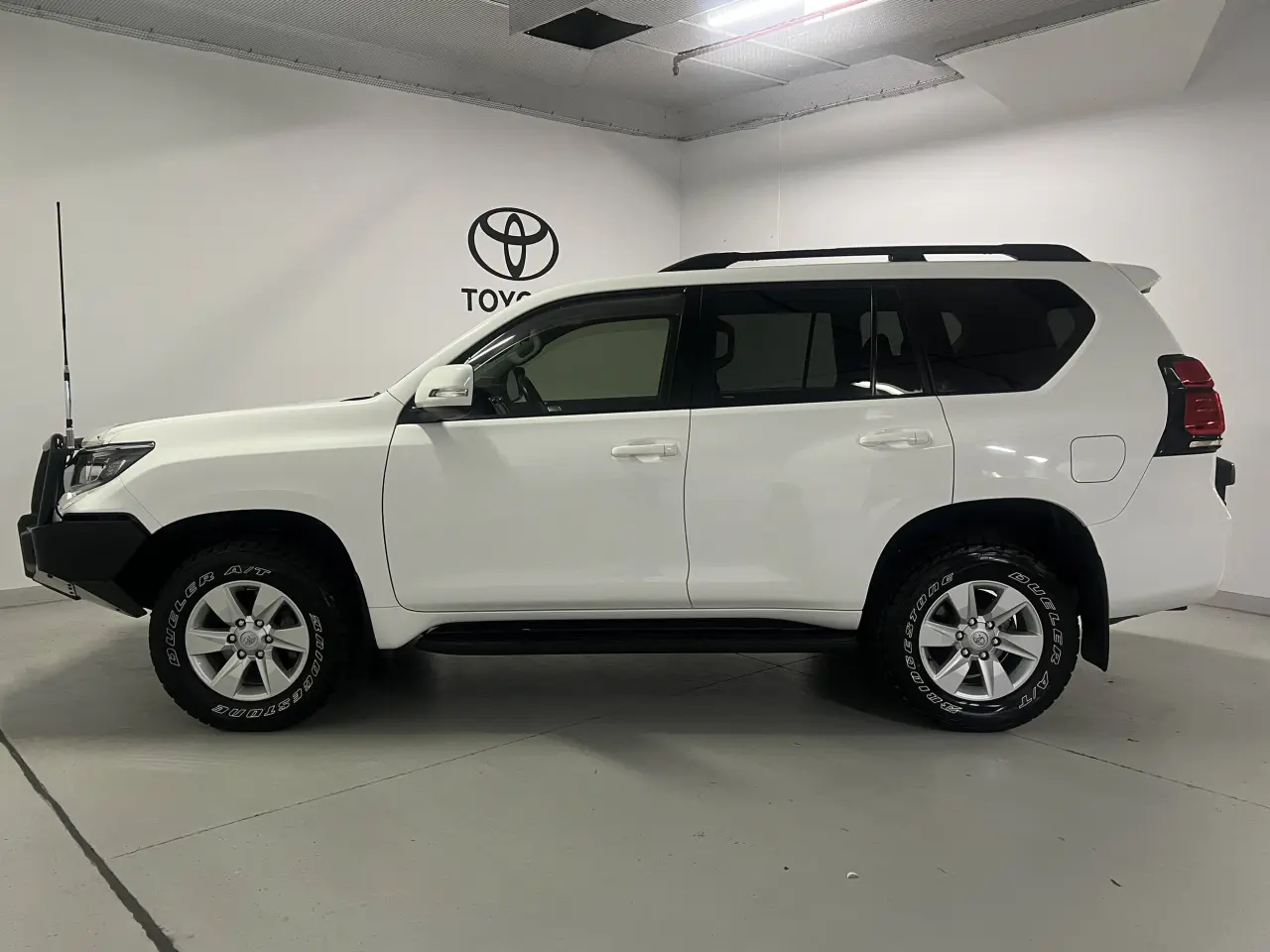 2019 TOYOTA PRADO Gallery Image 9