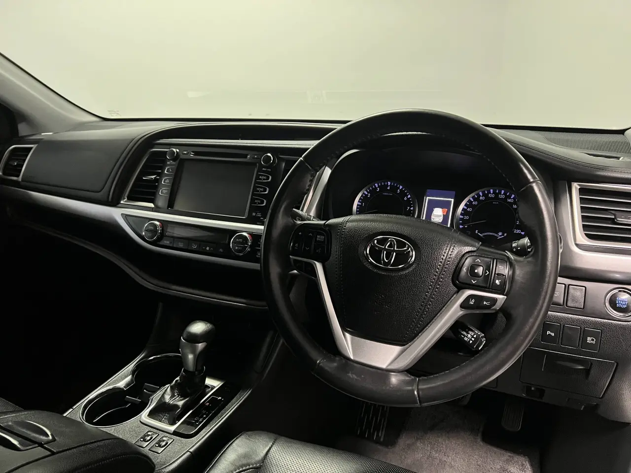 2019 TOYOTA KLUGER Gallery Image 10