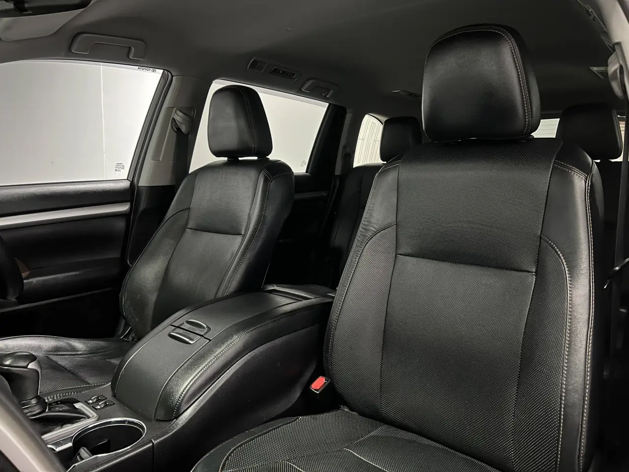 2019 TOYOTA KLUGER Gallery Image 17