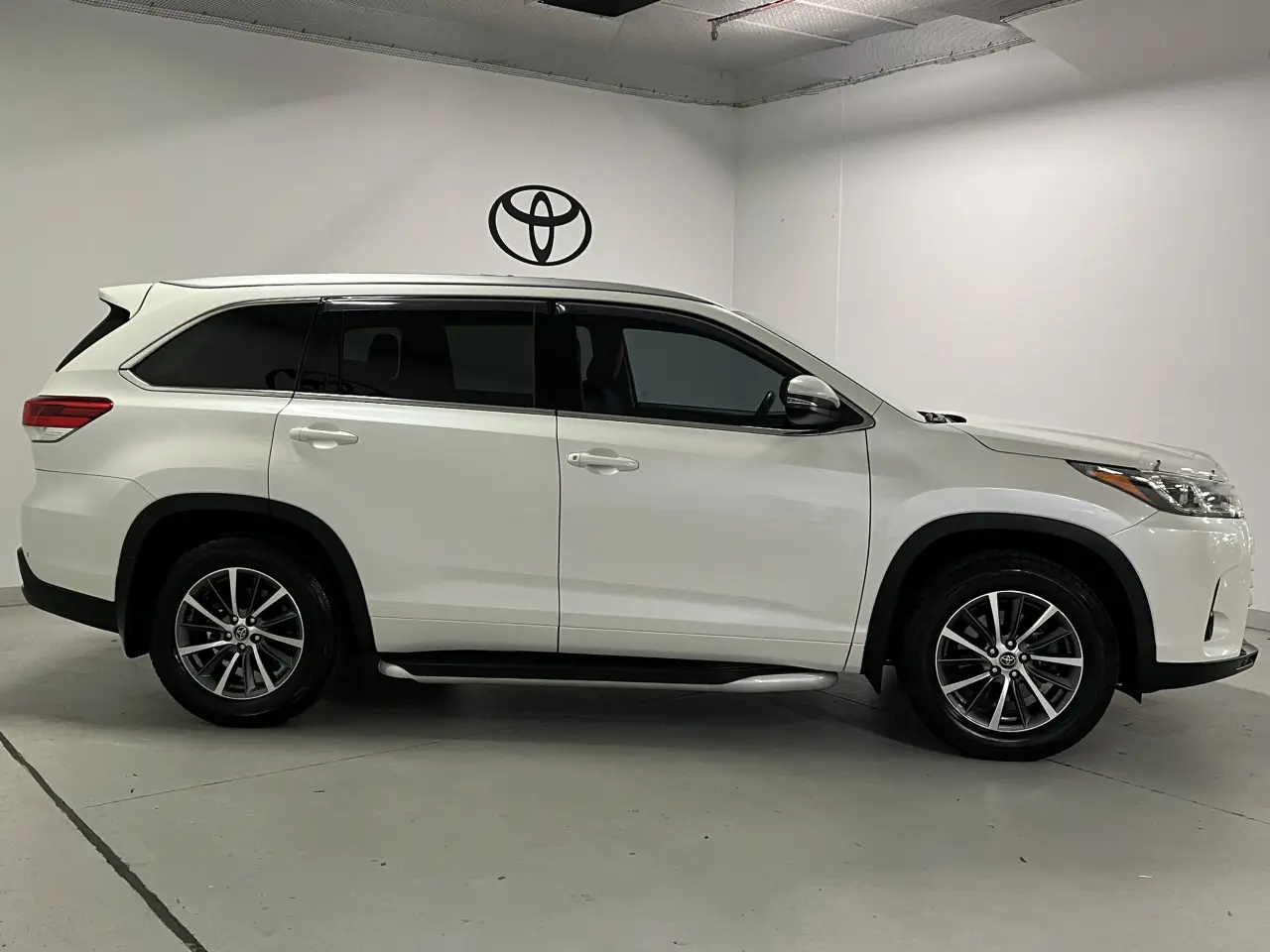 2019 TOYOTA KLUGER Gallery Image 4