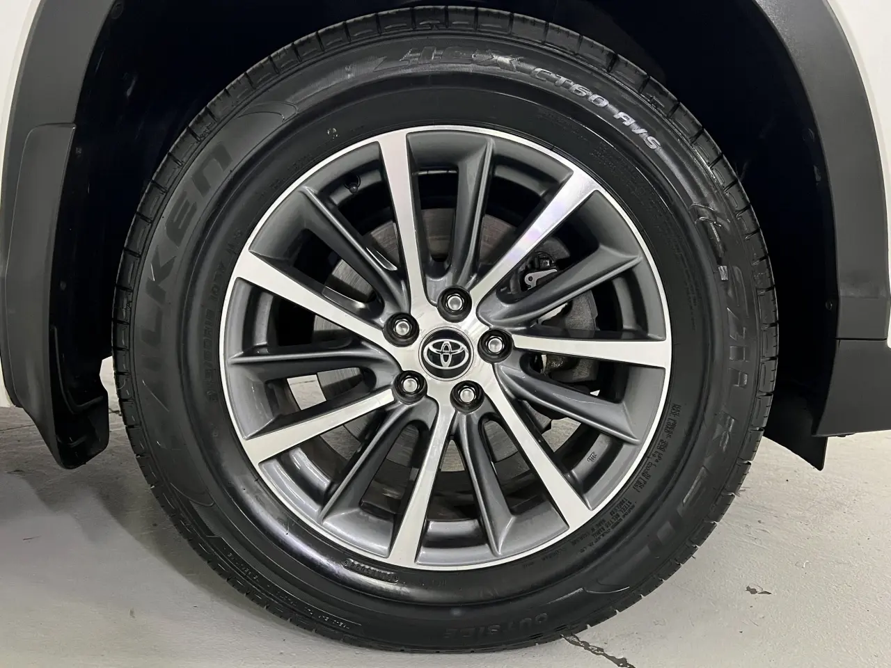 2019 TOYOTA KLUGER Gallery Image 5