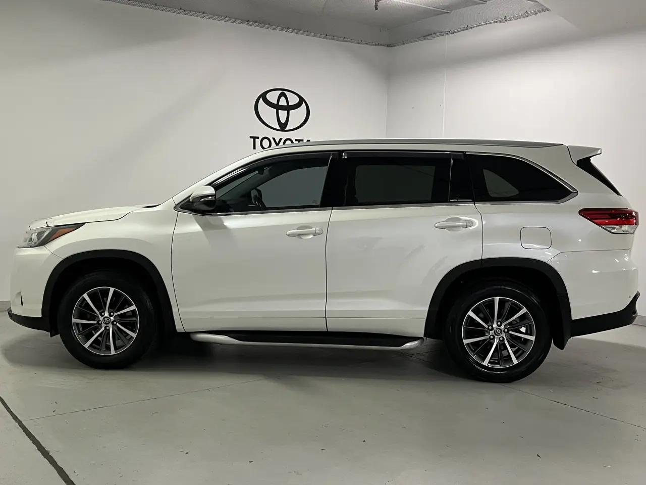 2019 TOYOTA KLUGER Gallery Image 9