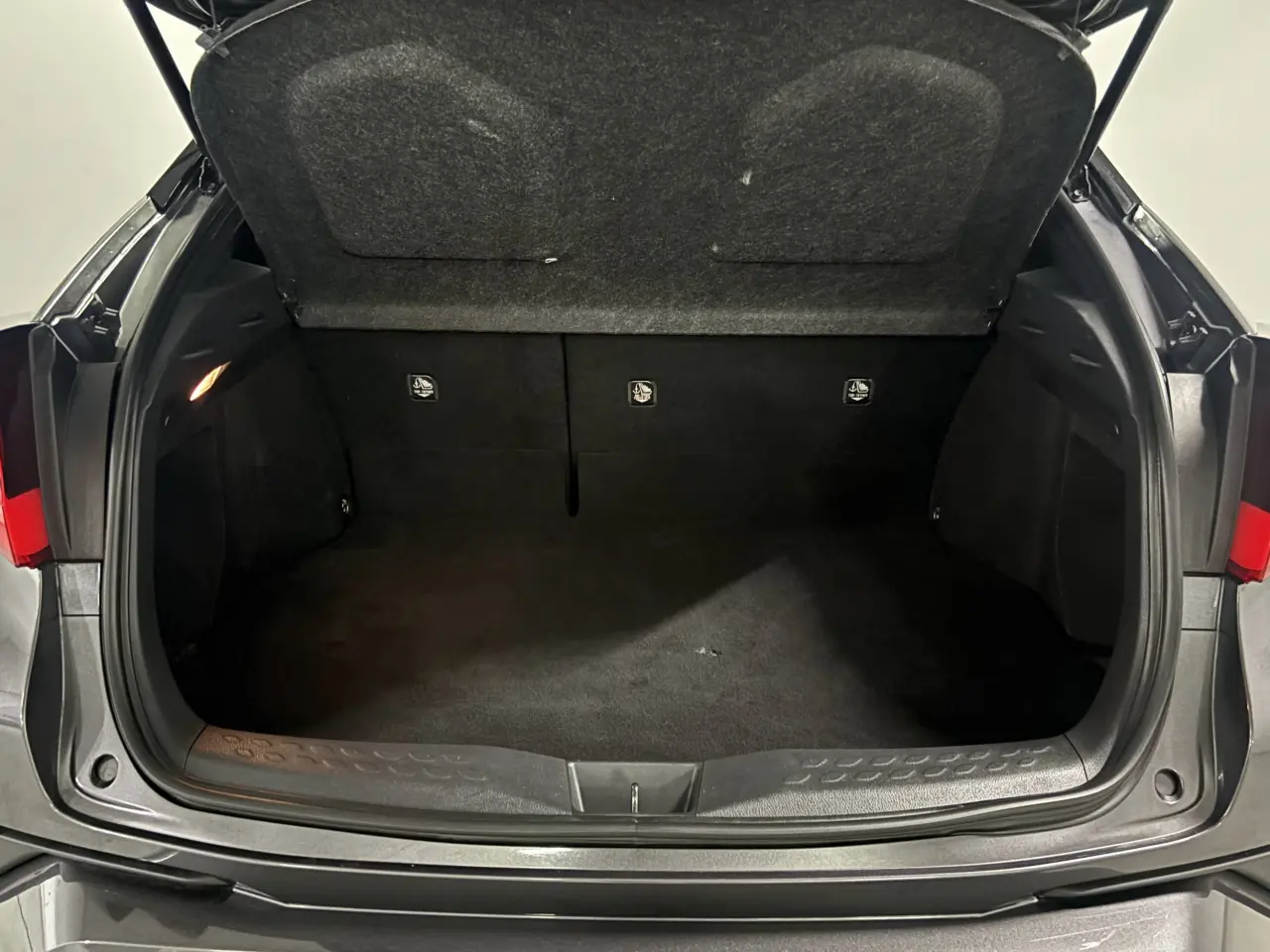 2021 TOYOTA C-HR HYBRID Gallery Image 11