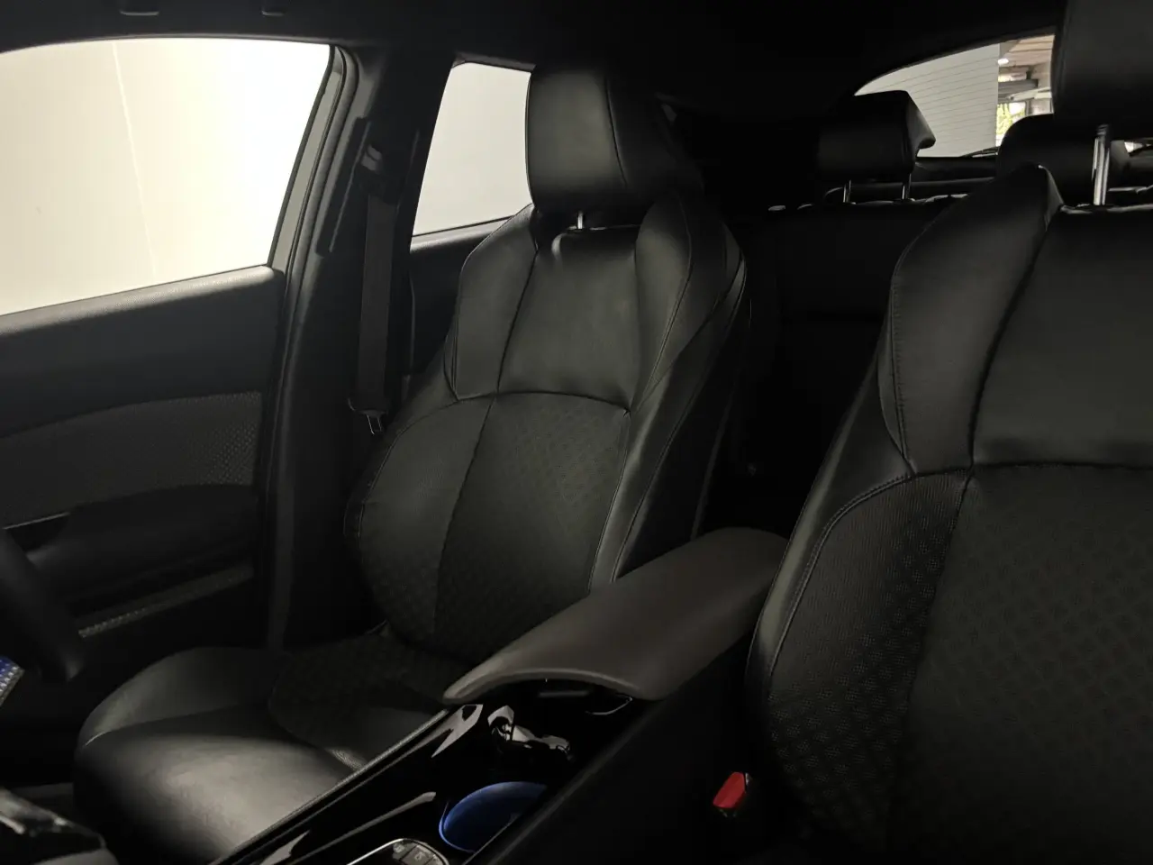 2021 TOYOTA C-HR HYBRID Gallery Image 14