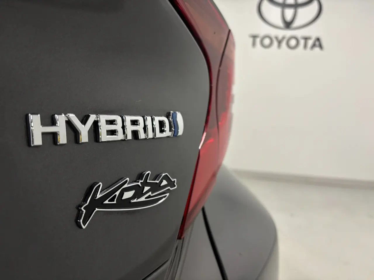 2021 TOYOTA C-HR HYBRID Gallery Image 21