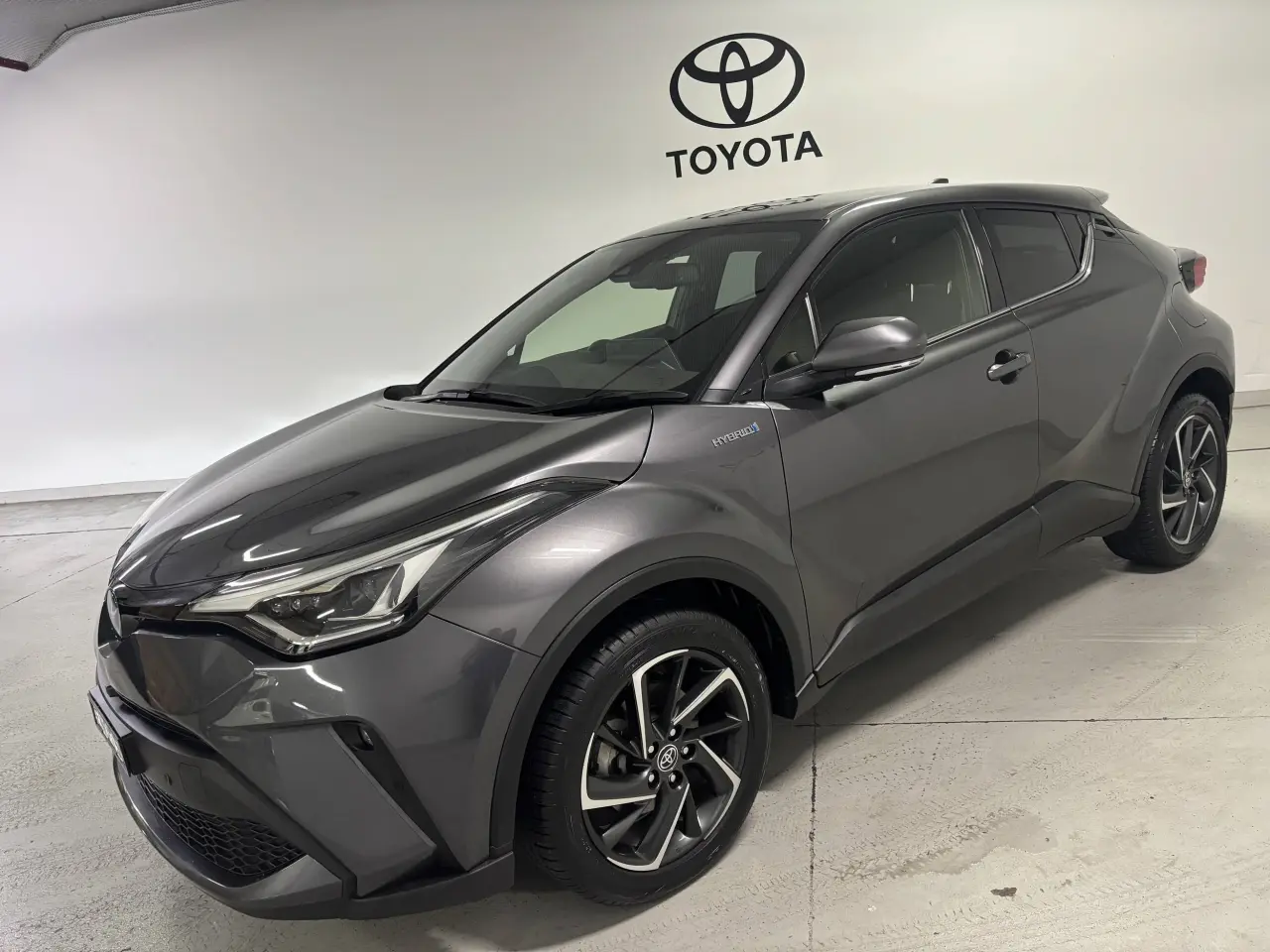 2021 TOYOTA C-HR HYBRID Gallery Image 3