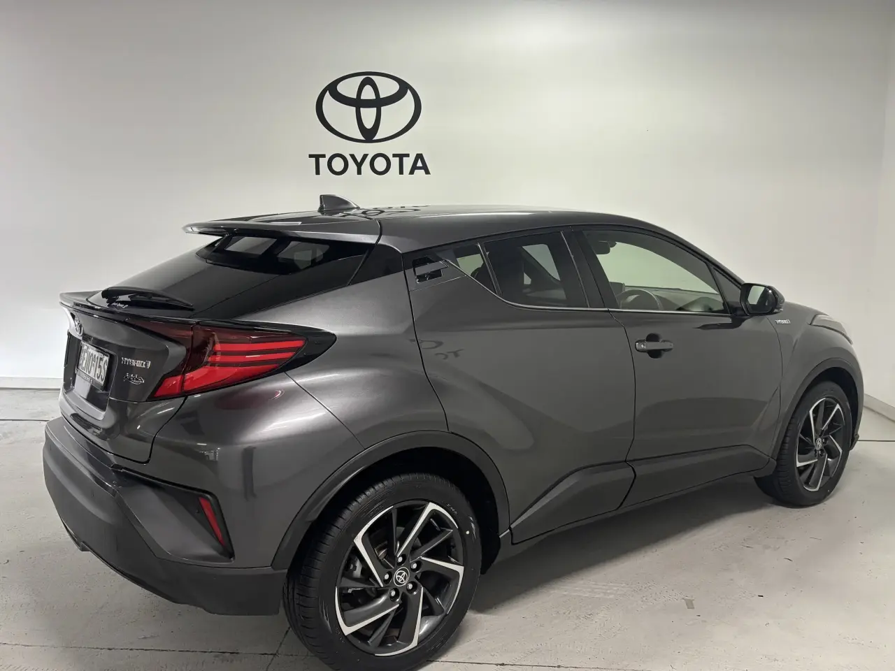 2021 TOYOTA C-HR HYBRID Gallery Image 8