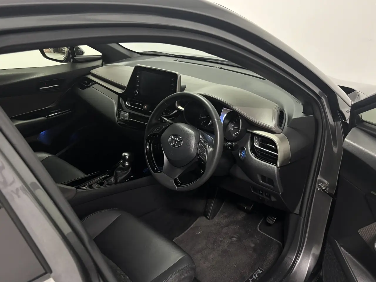 2021 TOYOTA C-HR HYBRID Gallery Image 9
