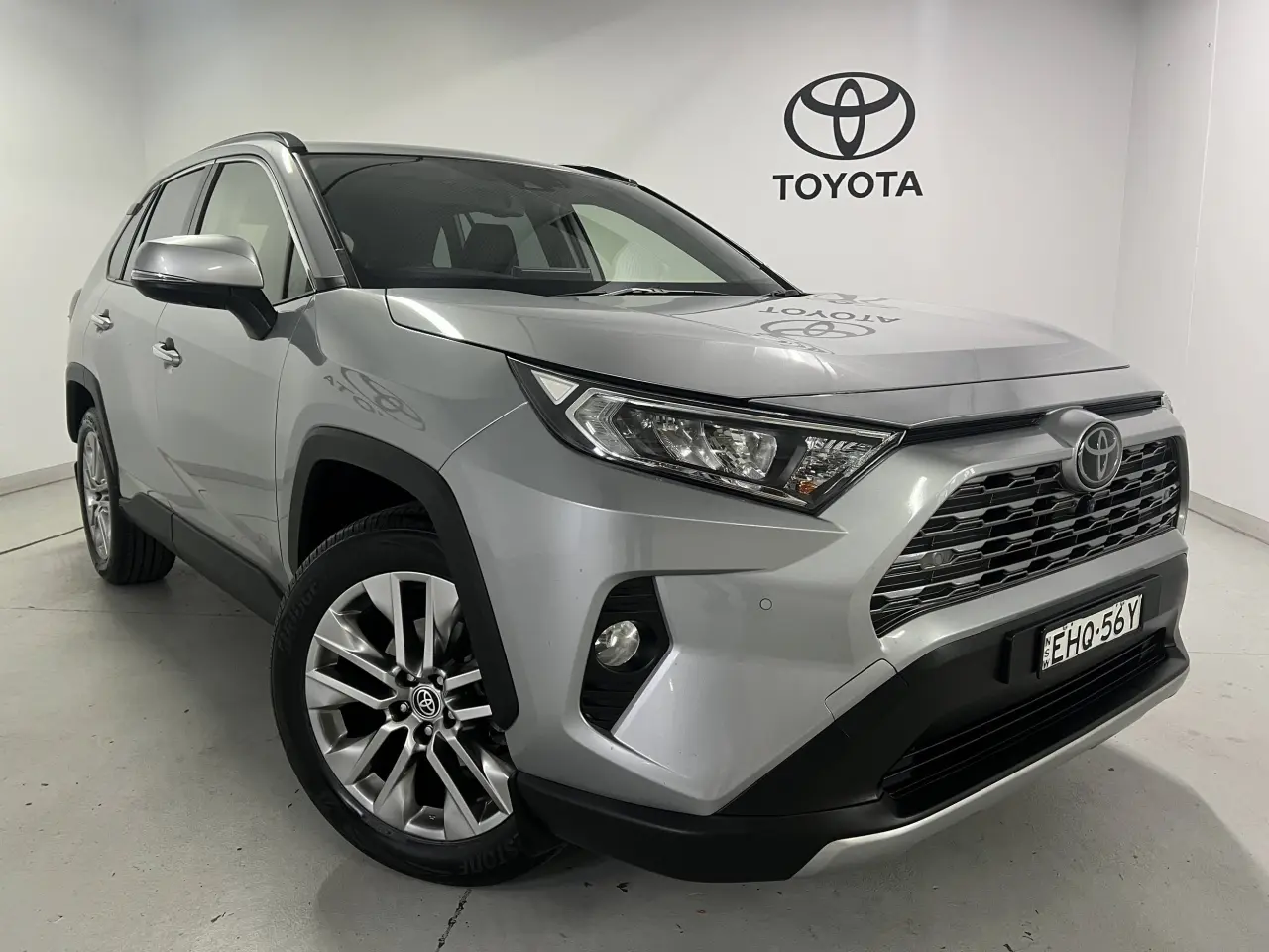 2020 TOYOTA RAV4 Gallery Image 1