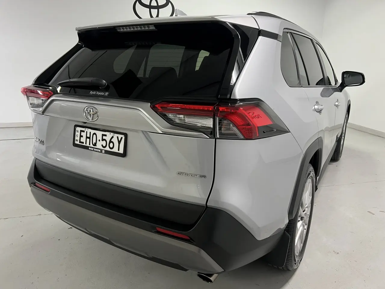 2020 TOYOTA RAV4 Gallery Image 10
