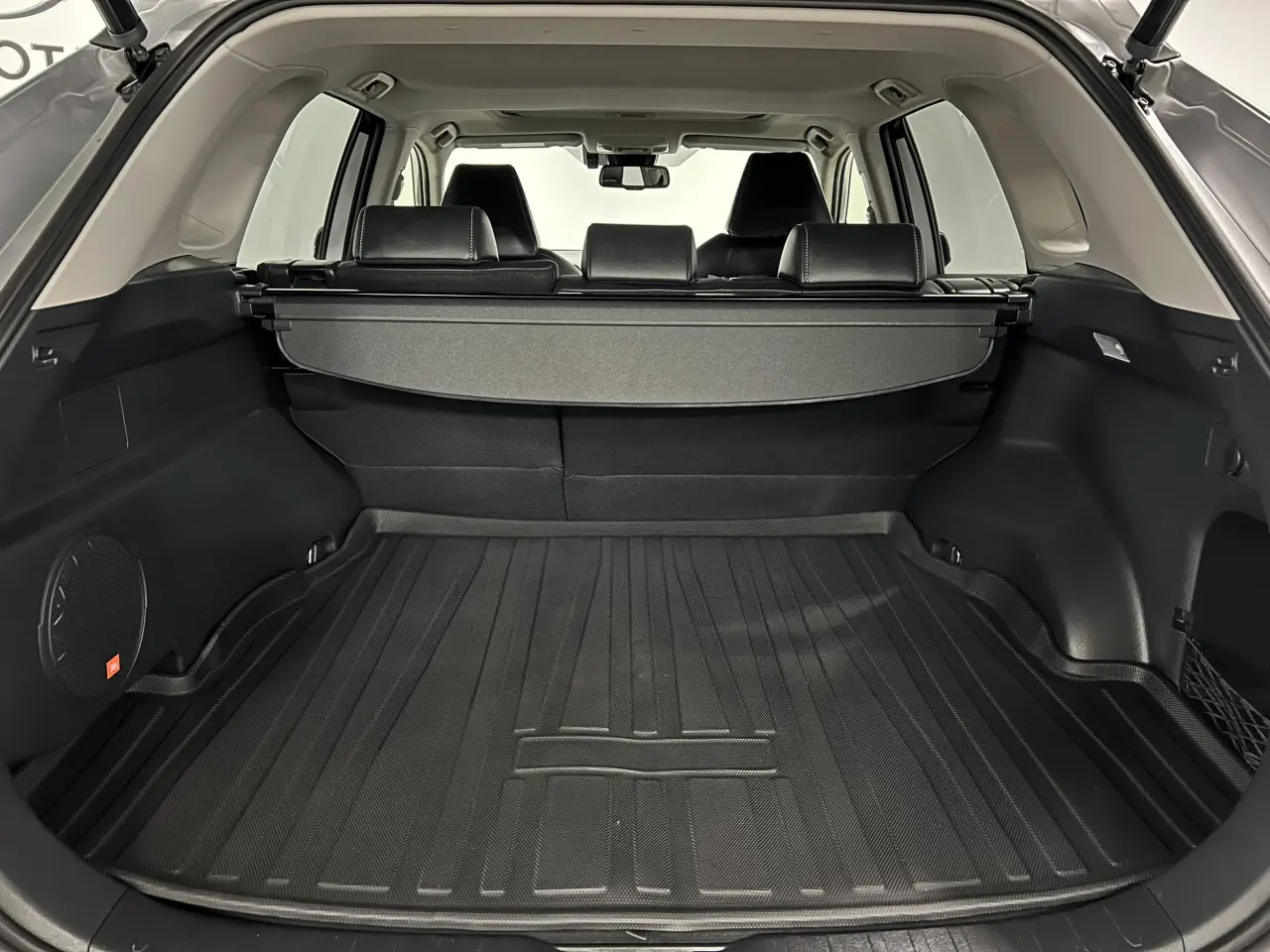 2020 TOYOTA RAV4 Gallery Image 13