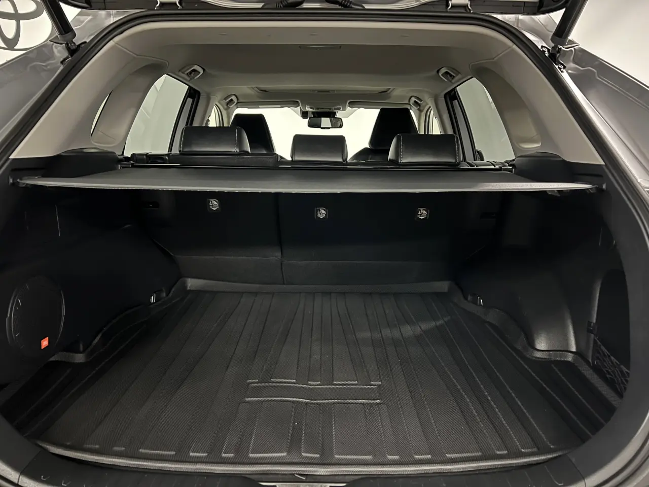 2020 TOYOTA RAV4 Gallery Image 14
