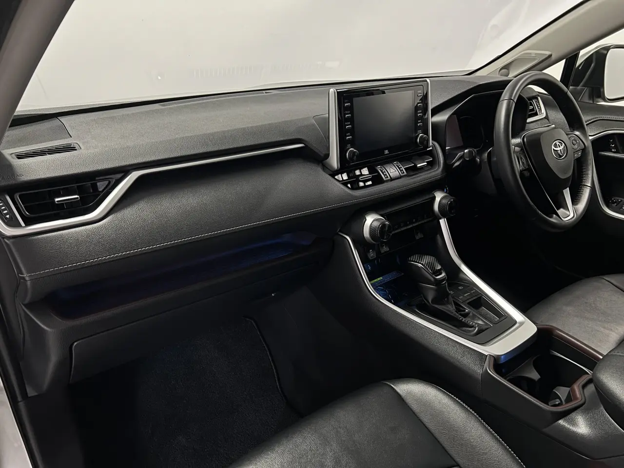 2020 TOYOTA RAV4 Gallery Image 16