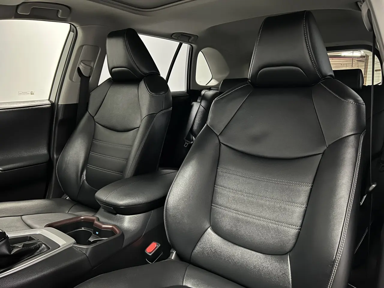 2020 TOYOTA RAV4 Gallery Image 17