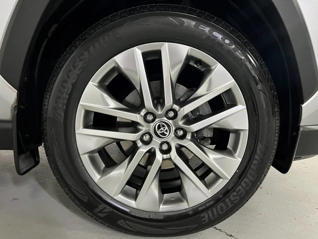 2020 TOYOTA RAV4 Gallery Image 5