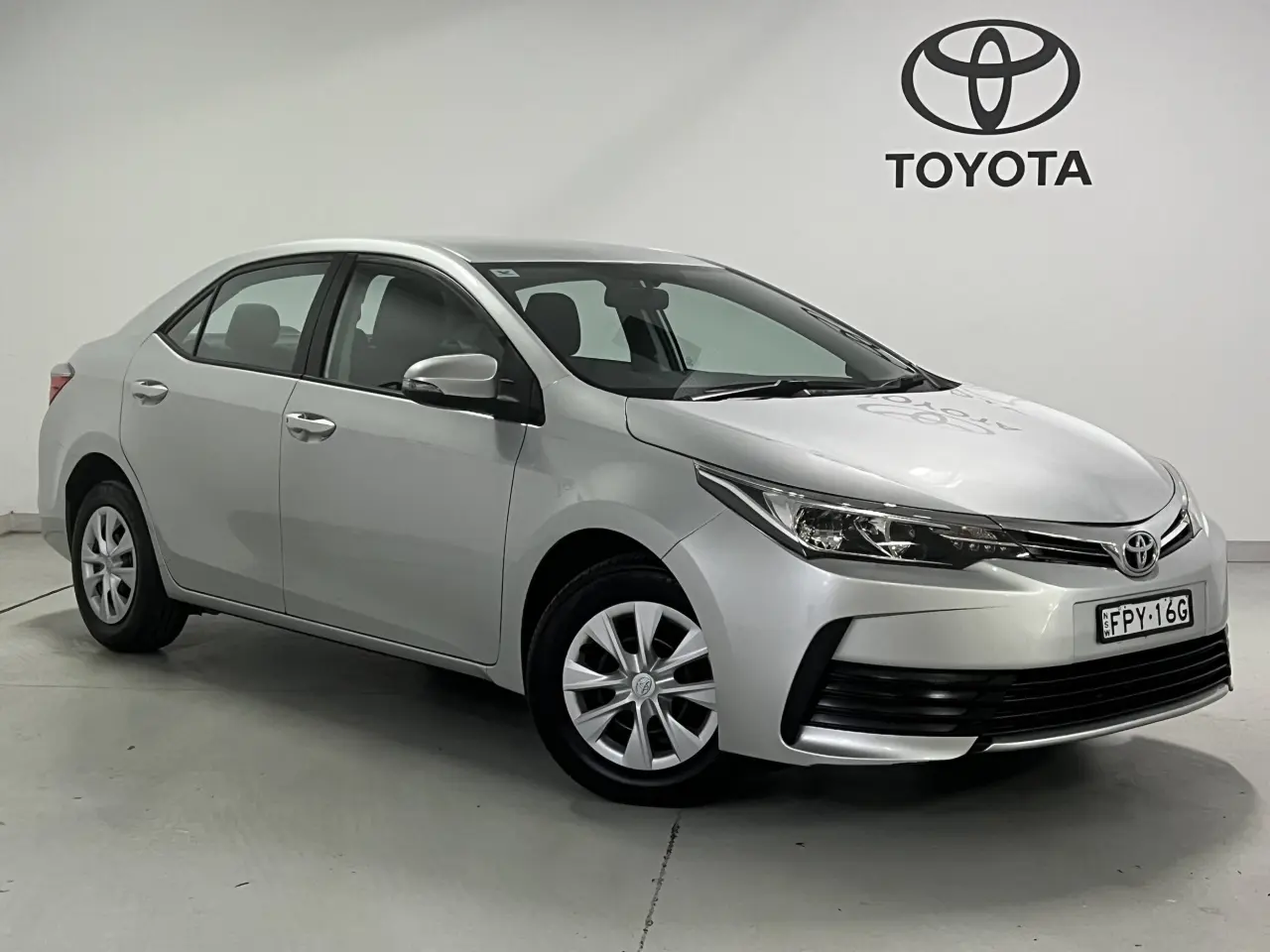 2017 TOYOTA COROLLA Gallery Image 1