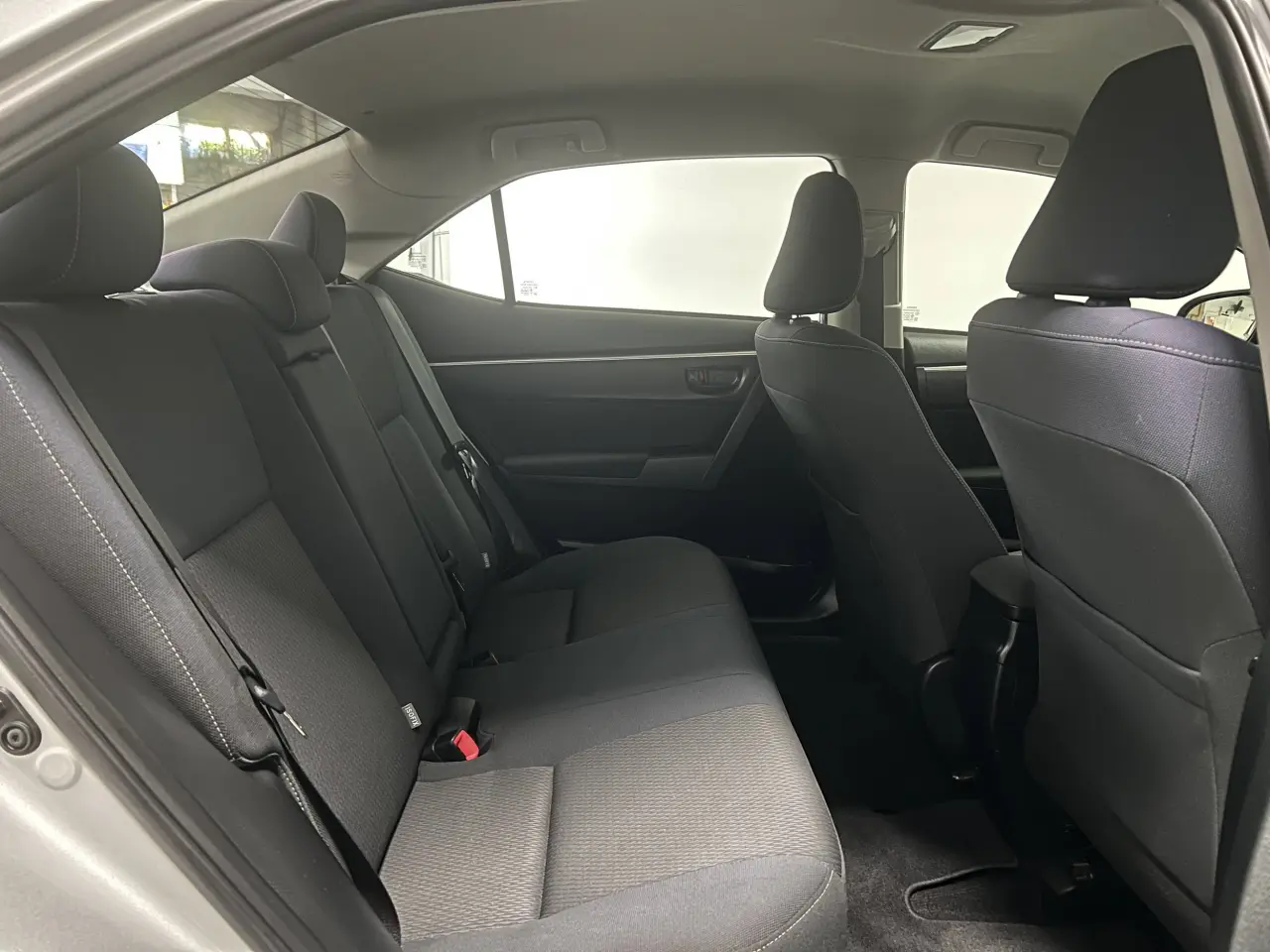2017 TOYOTA COROLLA Gallery Image 11