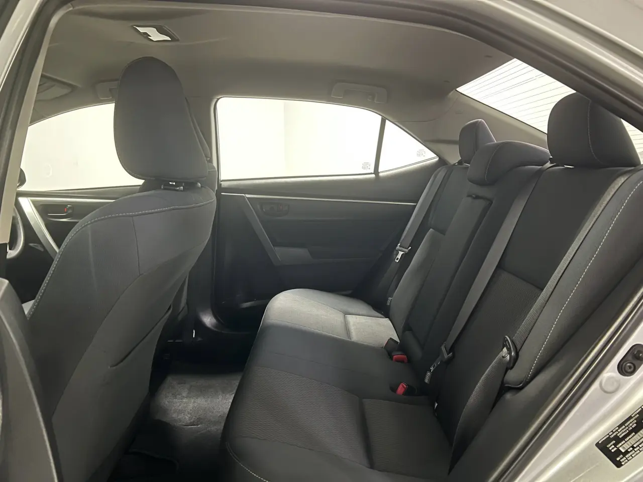 2017 TOYOTA COROLLA Gallery Image 13
