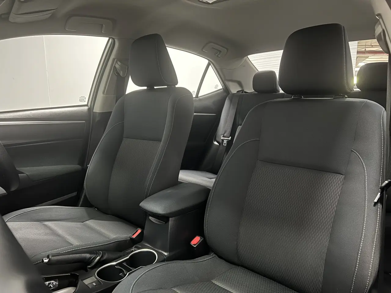 2017 TOYOTA COROLLA Gallery Image 15