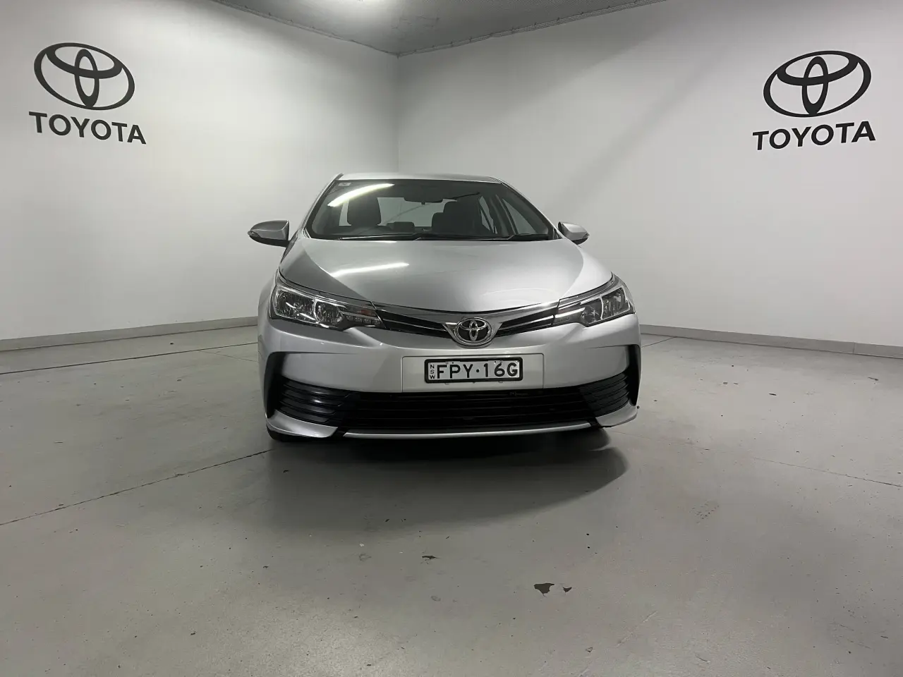 2017 TOYOTA COROLLA Gallery Image 2