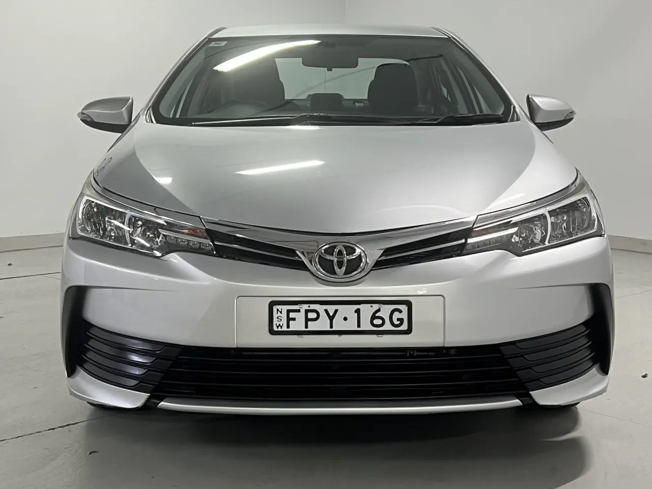 2017 TOYOTA COROLLA Gallery Image 3