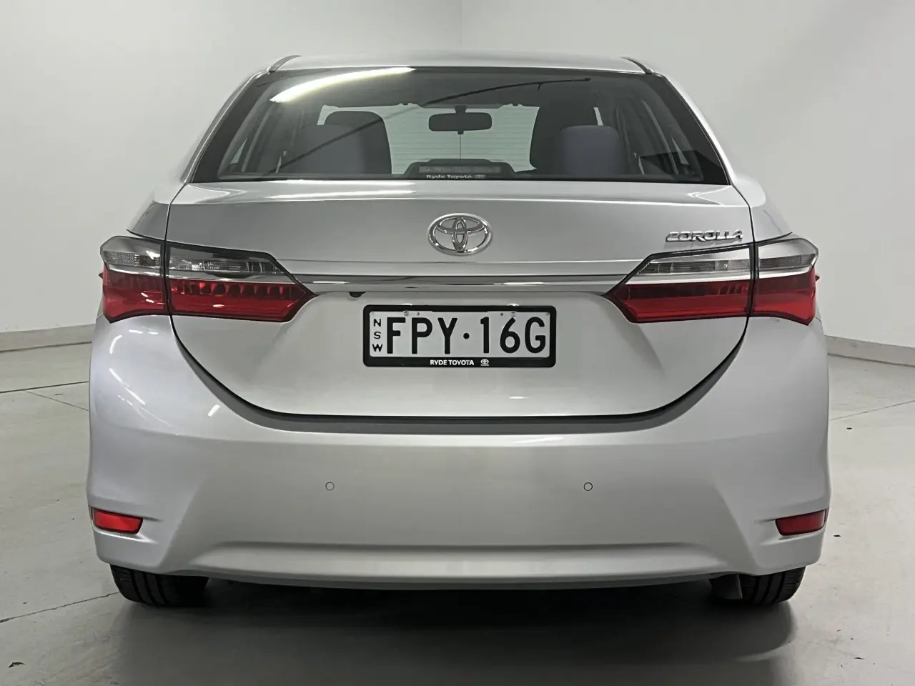 2017 TOYOTA COROLLA Gallery Image 7