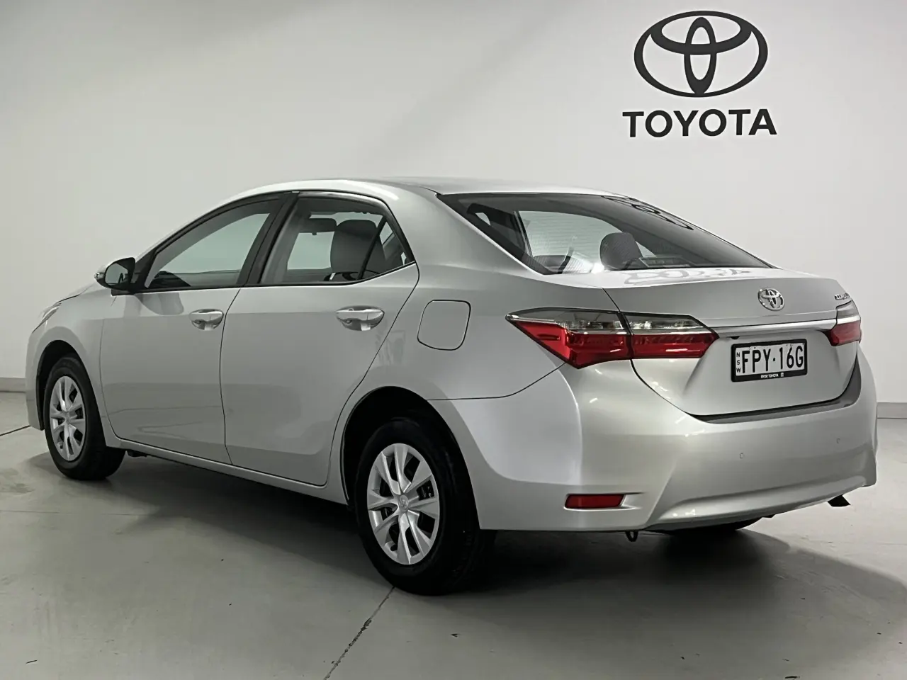 2017 TOYOTA COROLLA Gallery Image 8