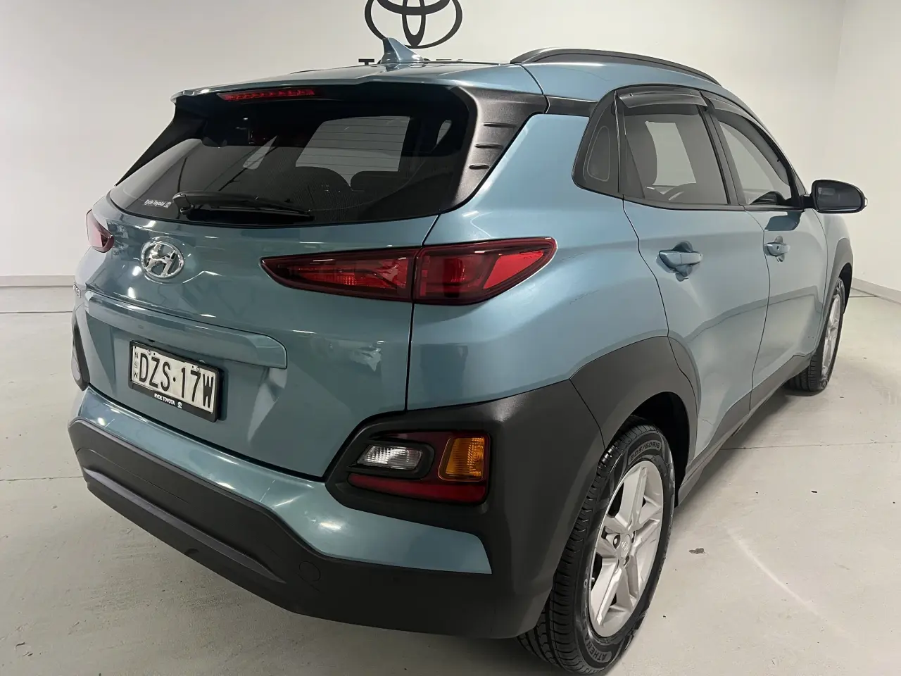 2018 HYUNDAI KONA Gallery Image 10