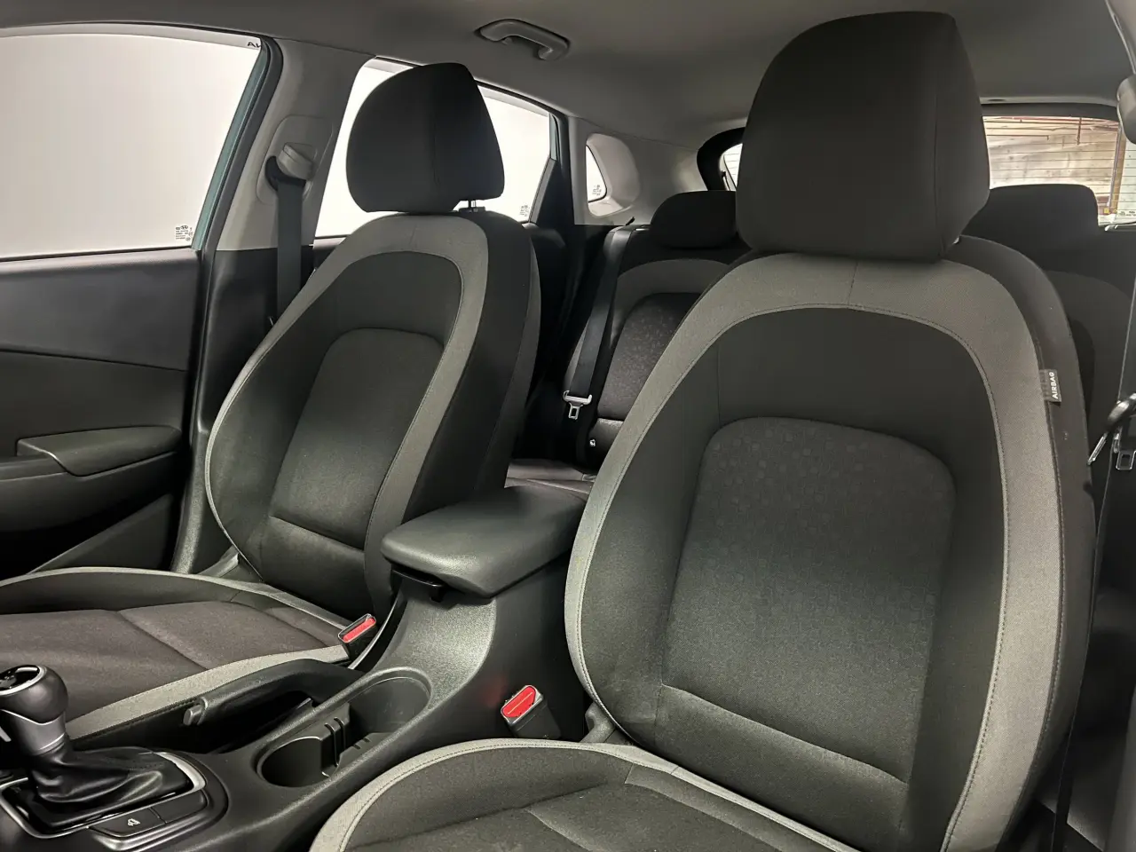 2018 HYUNDAI KONA Gallery Image 16