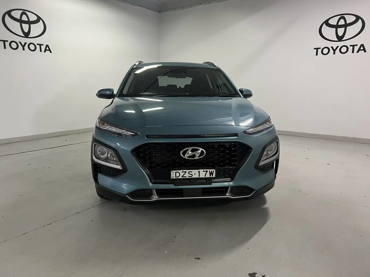 2018 HYUNDAI KONA Gallery Image 2