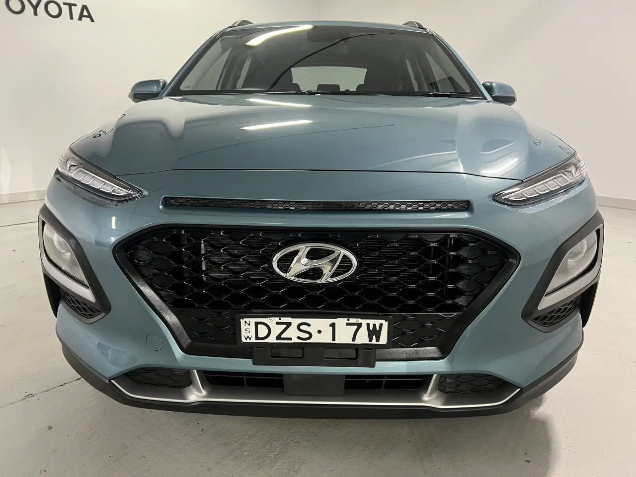 2018 HYUNDAI KONA Gallery Image 3