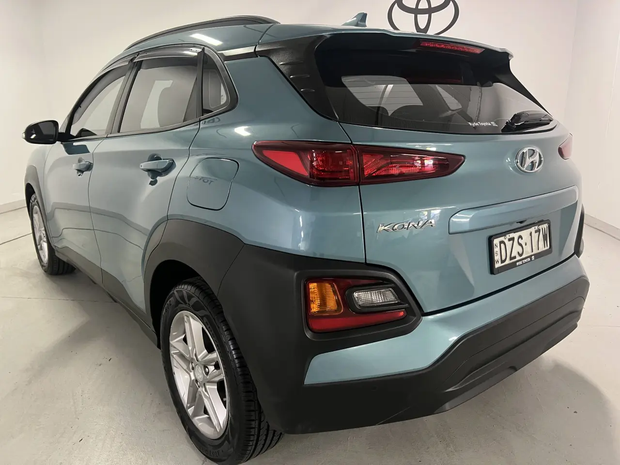 2018 HYUNDAI KONA Gallery Image 8