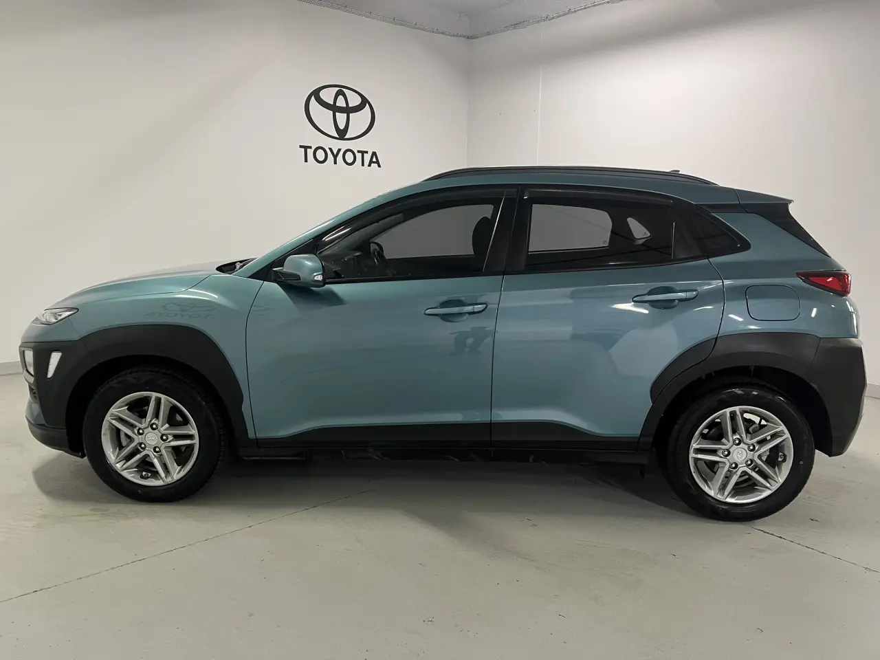 2018 HYUNDAI KONA Gallery Image 9