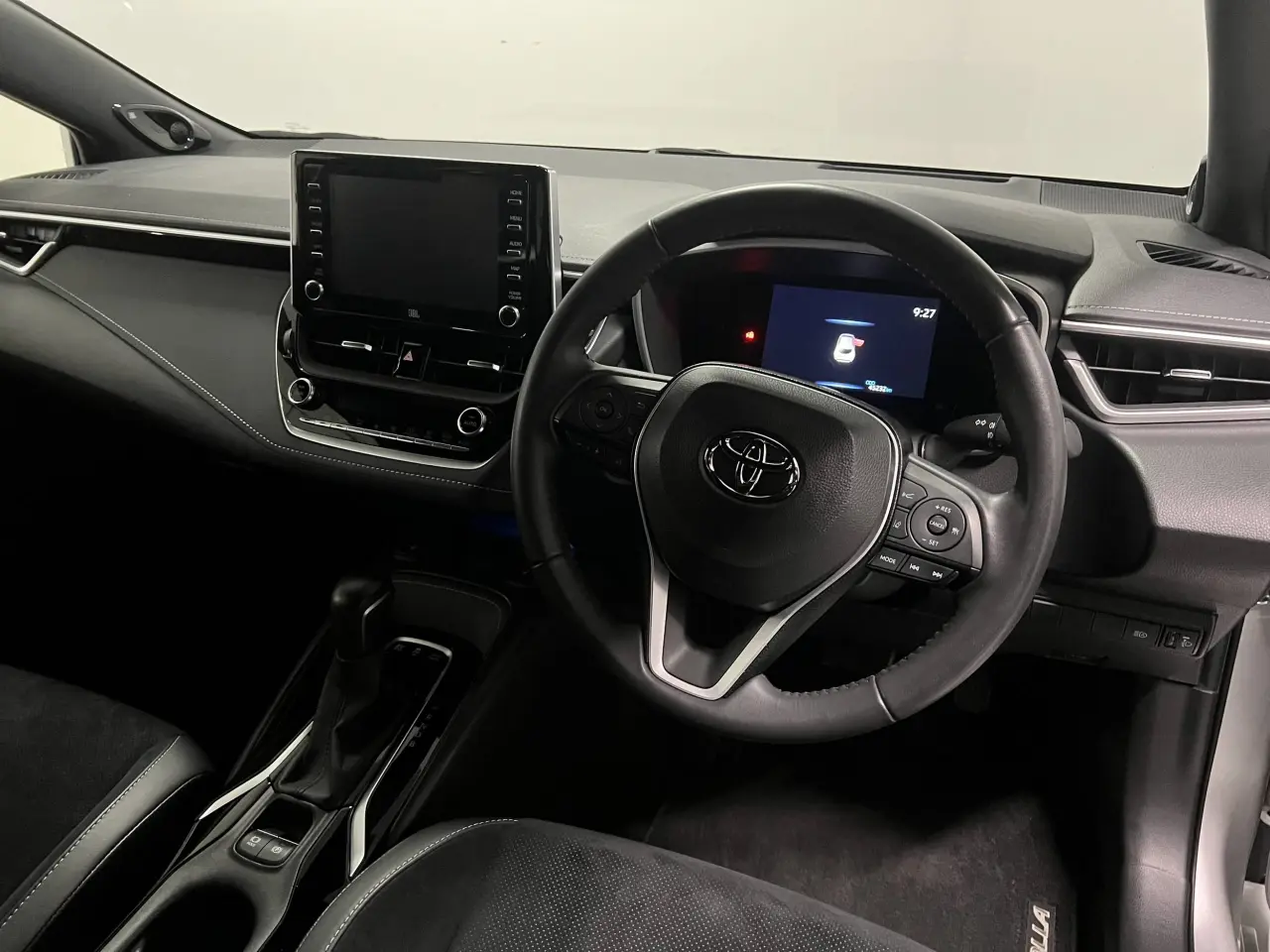 2020 TOYOTA COROLLA Gallery Image 11