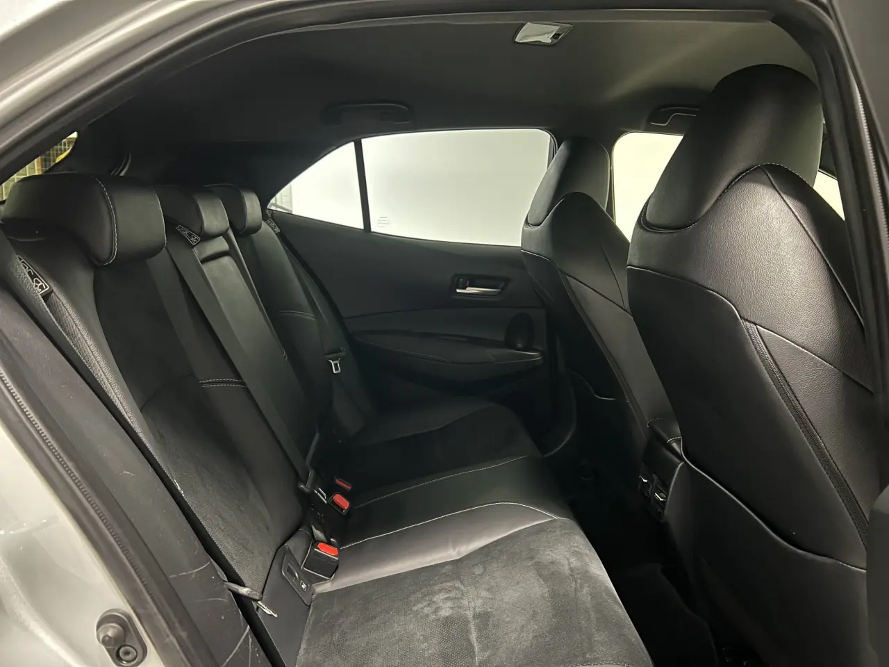 2020 TOYOTA COROLLA Gallery Image 12