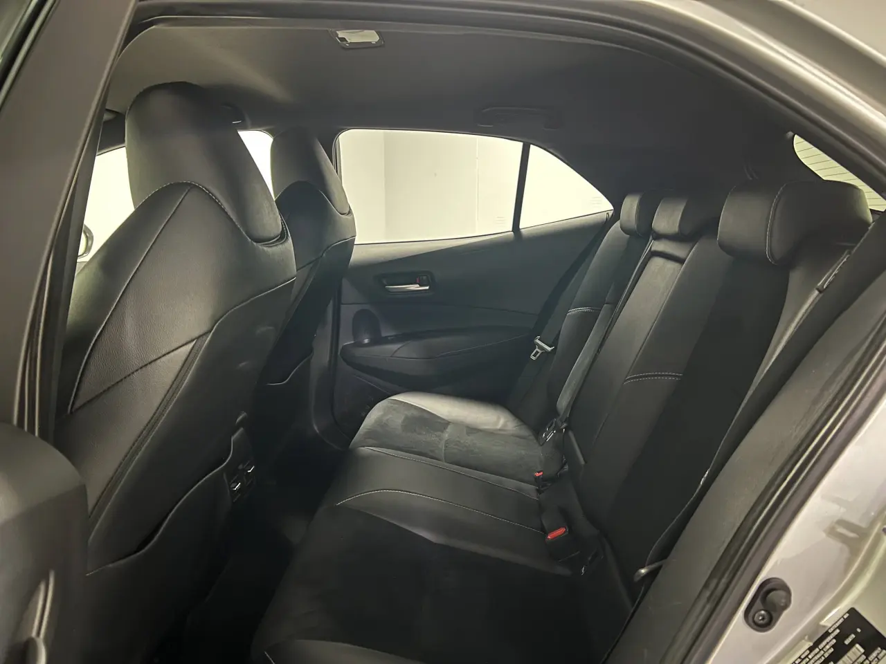 2020 TOYOTA COROLLA Gallery Image 14