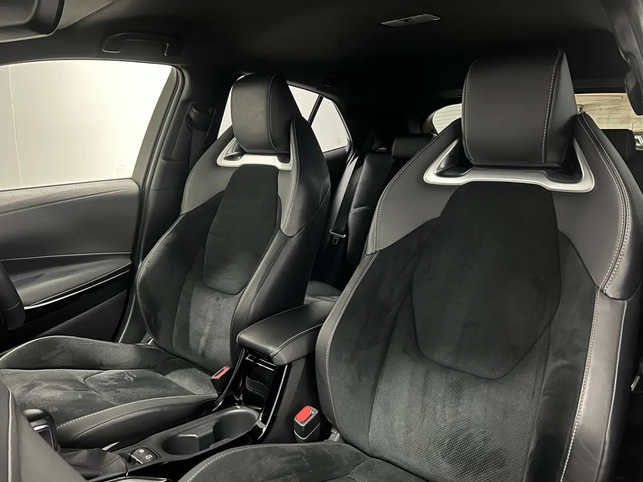 2020 TOYOTA COROLLA Gallery Image 16