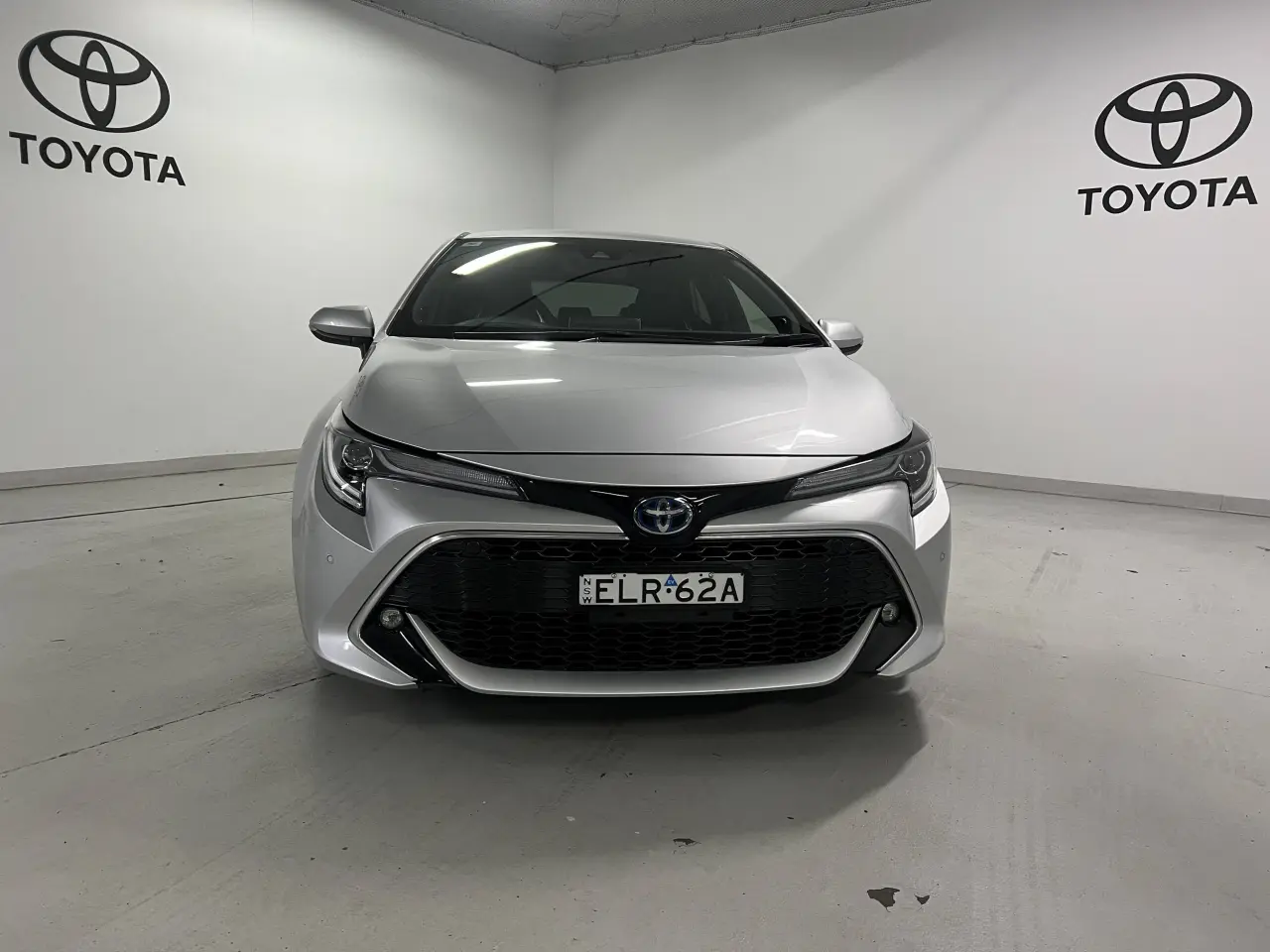 2020 TOYOTA COROLLA Gallery Image 2