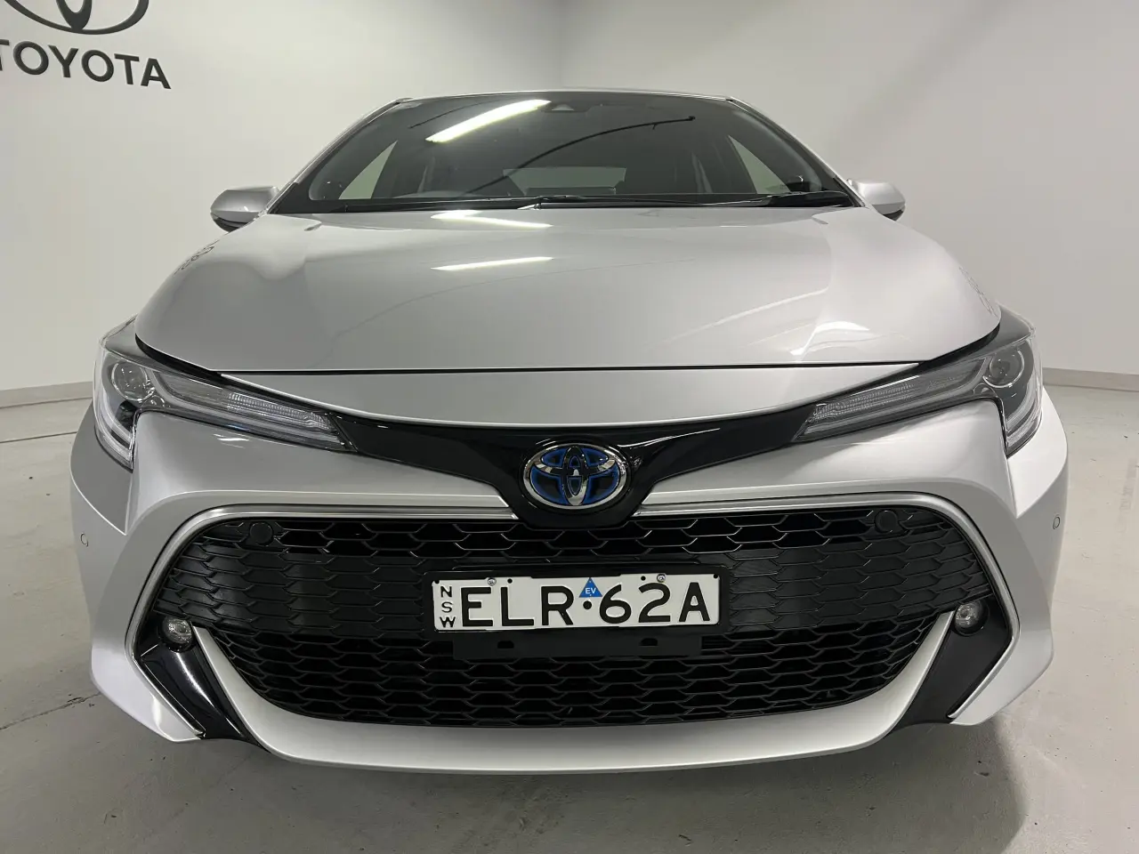 2020 TOYOTA COROLLA Gallery Image 3
