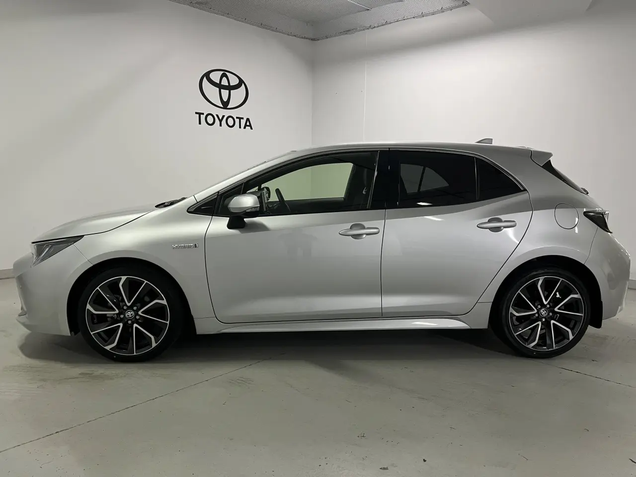2020 TOYOTA COROLLA Gallery Image 9