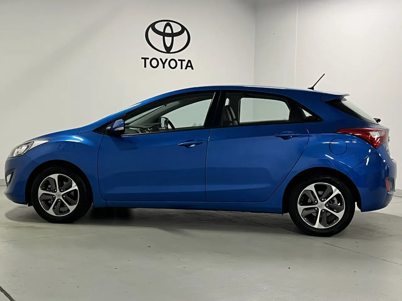 2016 HYUNDAI I30 Gallery Image 9