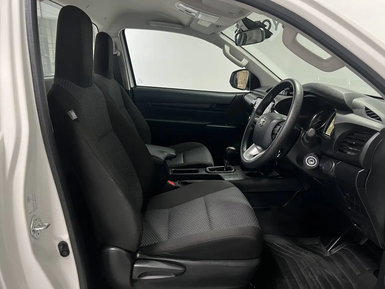 2024 TOYOTA HILUX Gallery Image 11