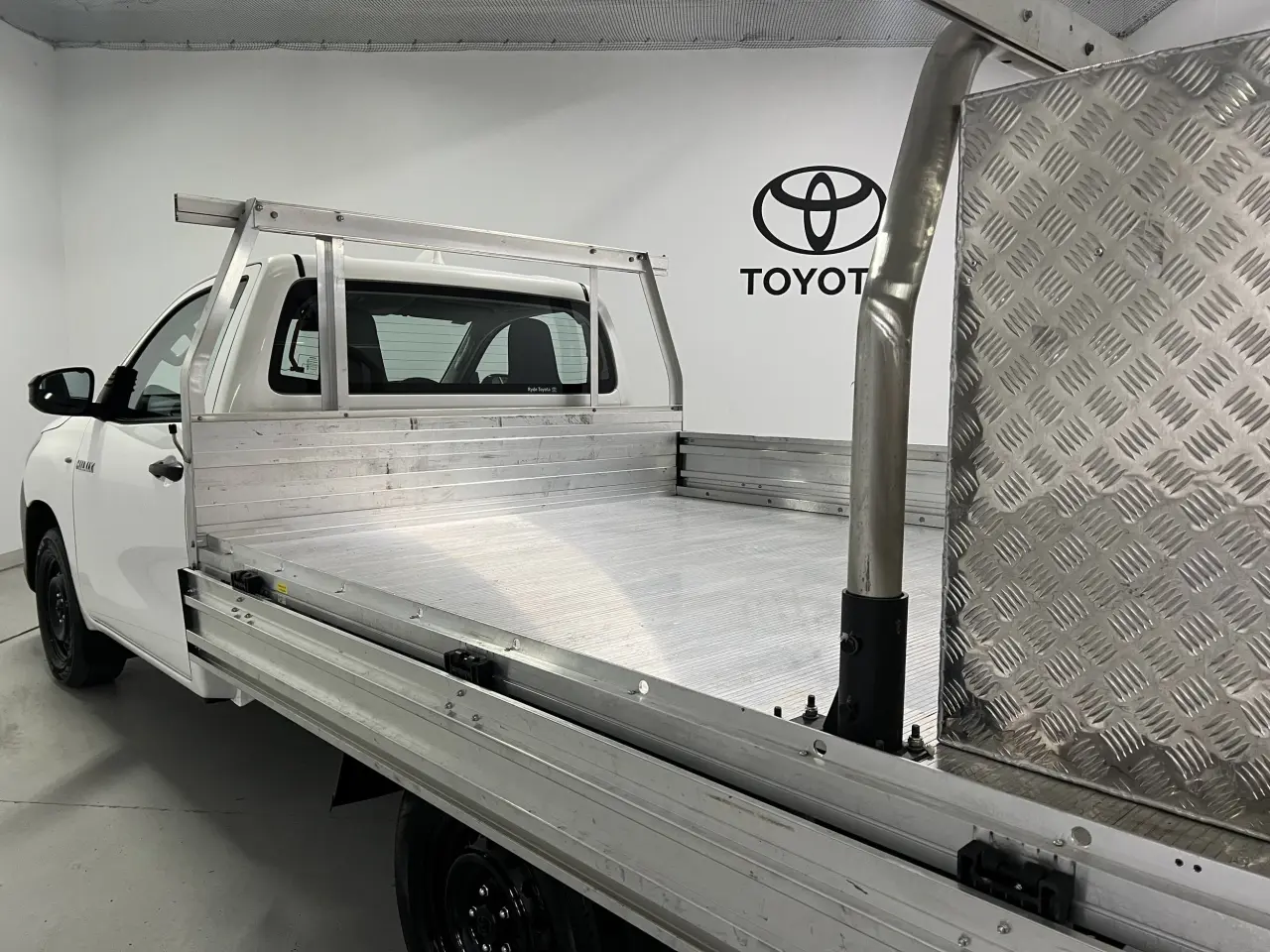 2024 TOYOTA HILUX Gallery Image 13