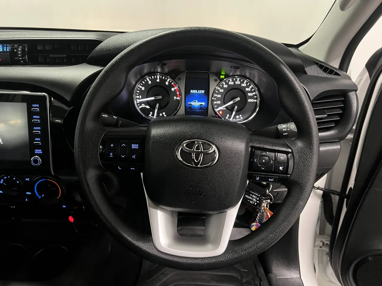 2024 TOYOTA HILUX Gallery Image 17