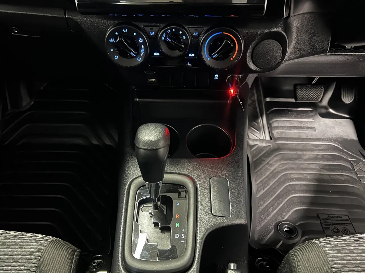 2024 TOYOTA HILUX Gallery Image 20