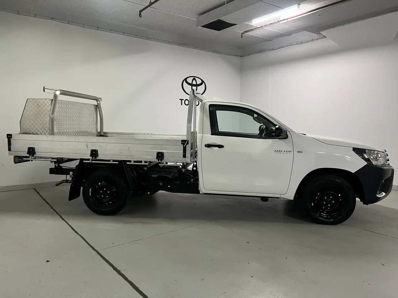 2024 TOYOTA HILUX Gallery Image 4